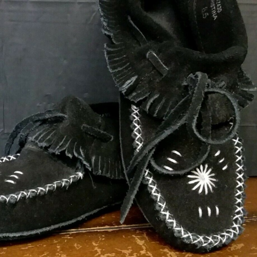 Woman's Size 8.5 Ankle High PEACE Moccassin Shoes